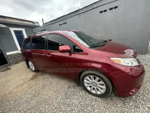 Toyota Sienna Limited 7 Passenger 2011