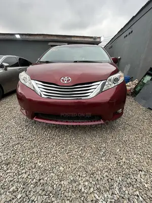 Toyota Sienna Limited 7 Passenger 2011