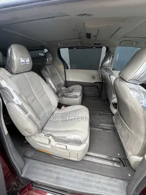 Toyota Sienna Limited 7 Passenger 2011