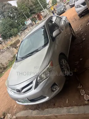 Toyota Corolla LE 4dr Sedan (1.8L 4cyl 4A) 2013 Silver