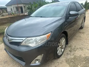 Toyota Camry XLE 4dr Sedan (2.5L 4cyl 6A) 2013 Gray