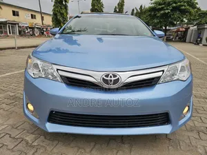 Toyota Camry XLE V6 4dr Sedan (3.5L 6cyl 6A) 2012 Blue