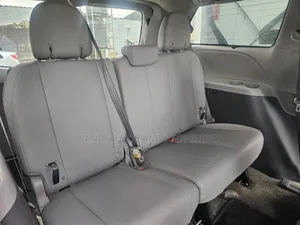 Toyota Sienna XLE 7-Passenger 4dr Minivan AWD (3.5L 6cyl 6A) 2015 Blue