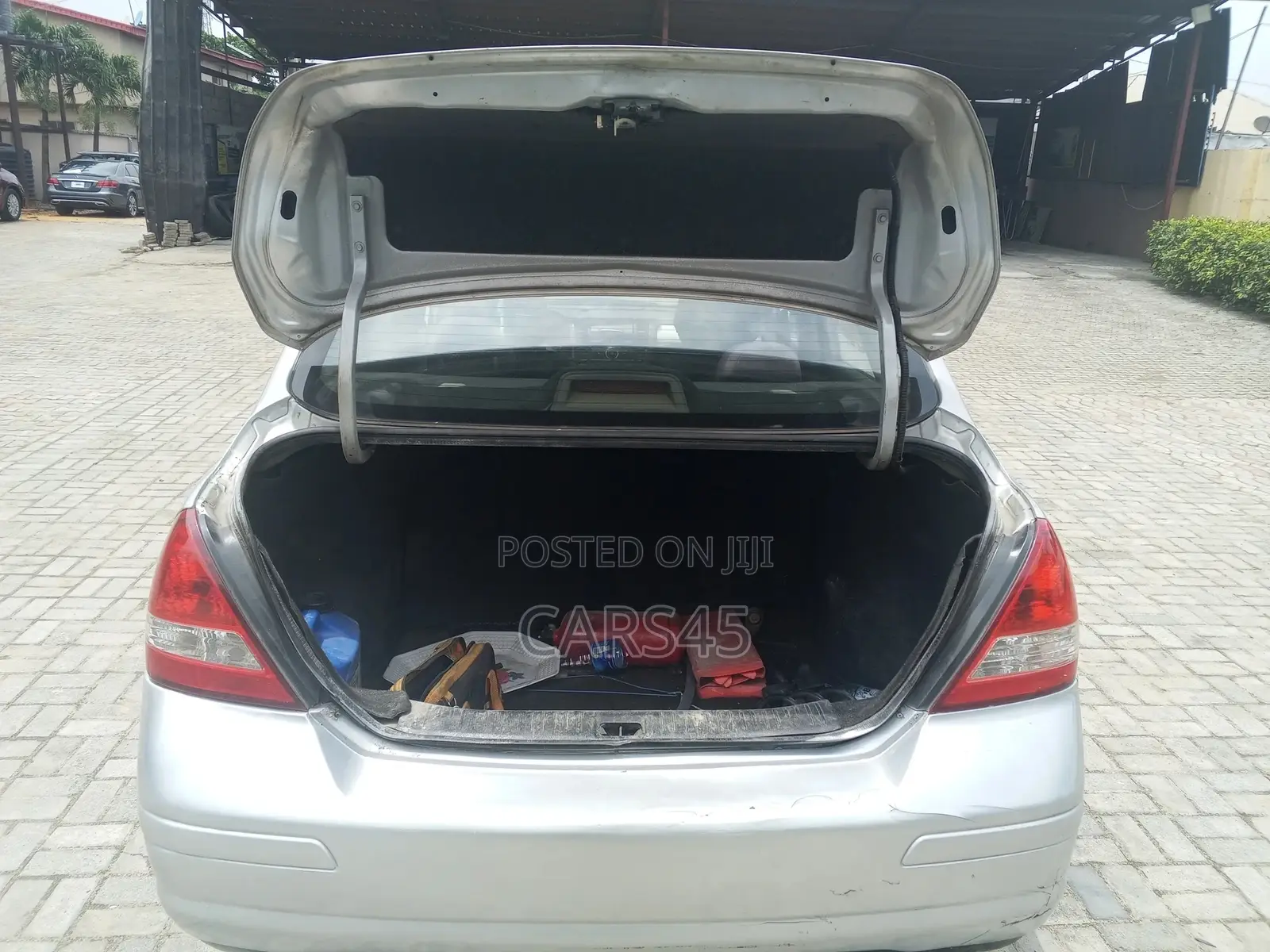 Nissan Versa 2008 Silver