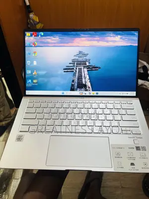 Laptop Asus Zenbook 14 OLED 32GB Intel Core i7 SSD 256GB