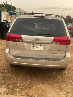 Toyota Sienna 2005 Silver