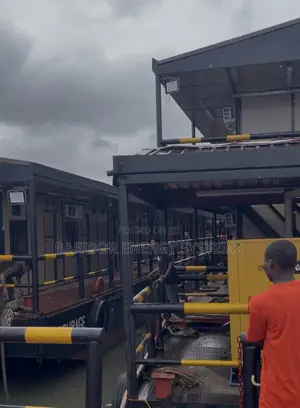 40 Man House Boat