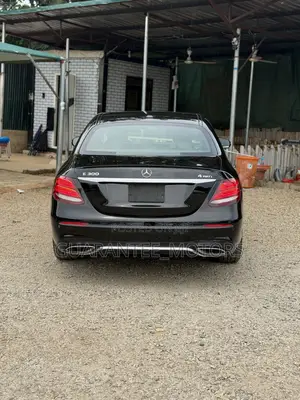 Mercedes-Benz E300 2017 Black