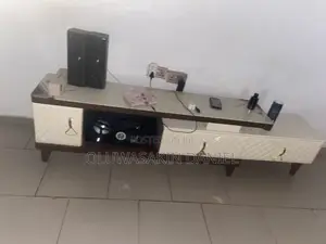 Adjustable TV Shelve
