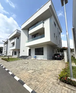 5bdrm Duplex in Guzape District for sale