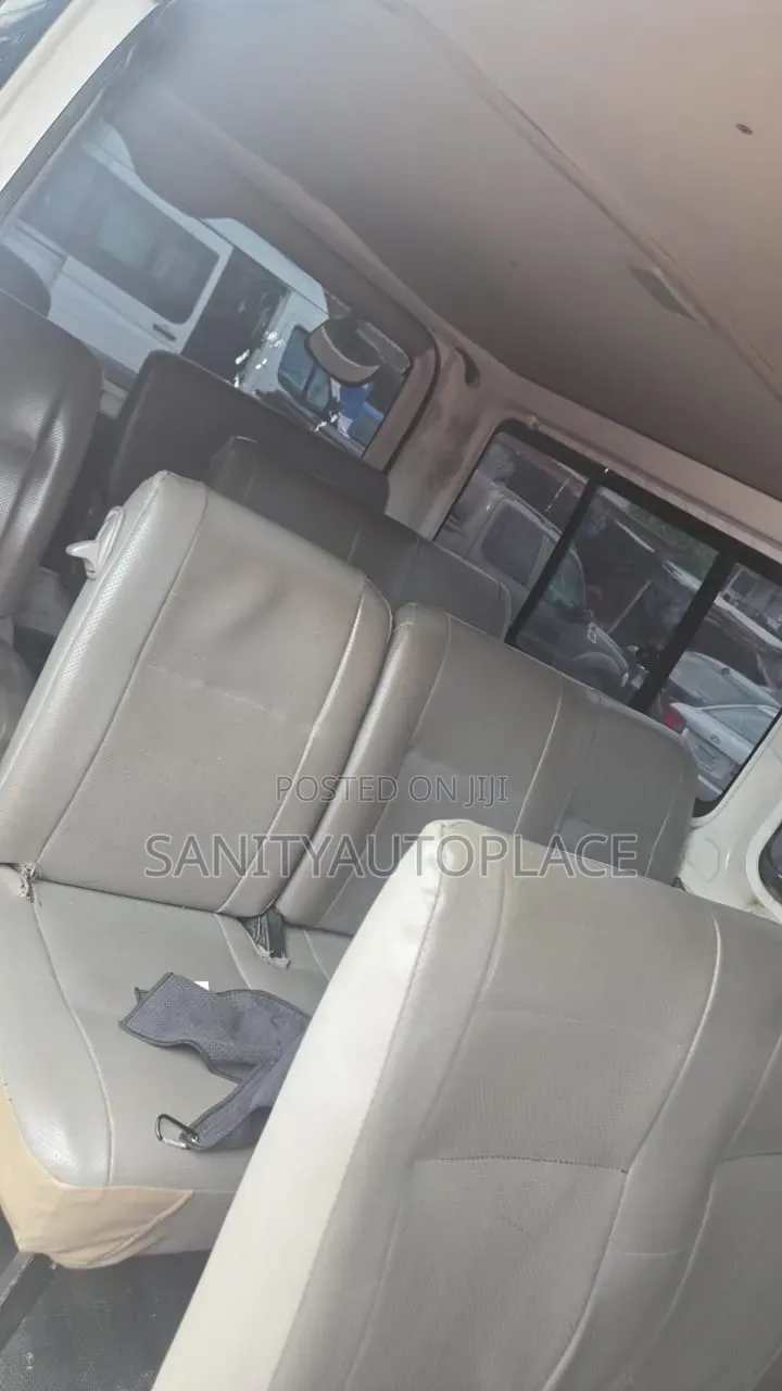 Toyota HiAce 2012 White