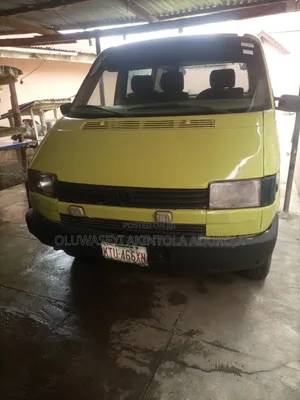 Volkswagen Transporter 2000 Yellow