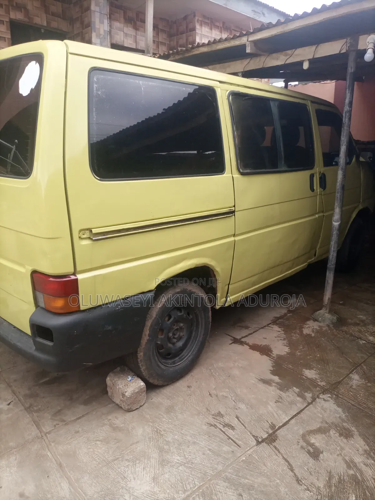 Volkswagen Transporter 2000 Yellow