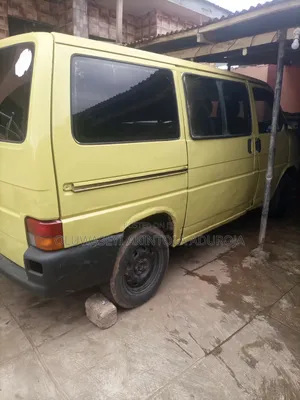 Volkswagen Transporter 2000 Yellow