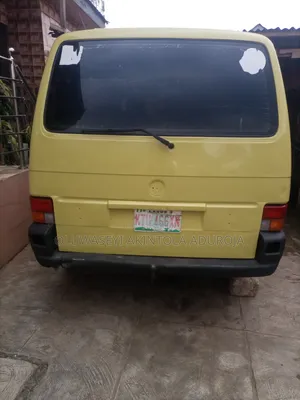Volkswagen Transporter 2000 Yellow