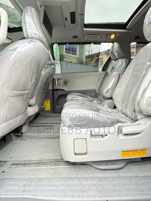 Toyota Sienna 2013 White