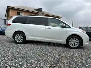 Toyota Sienna 2013 White