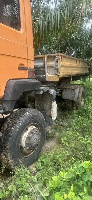 Man Six Tire Tipper Truck