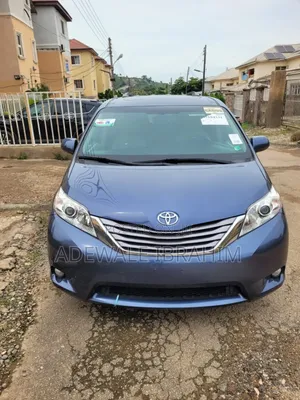 Toyota Sienna XLE Premium 8 Passenger (3.5L 6cyl 6A) 2016 Blue