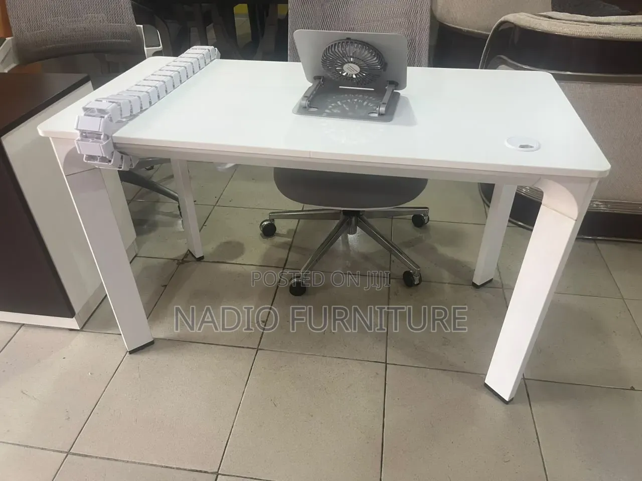 Solid Table With Cable