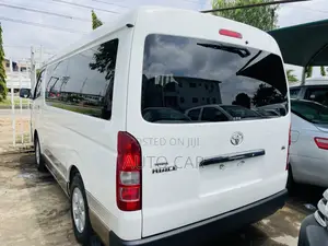 Toyota HiAce 2013 White