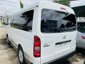 Toyota HiAce 2013 White