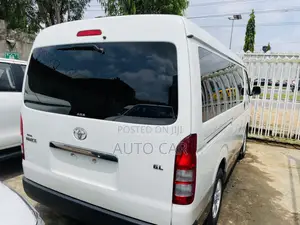 Toyota HiAce 2013 White