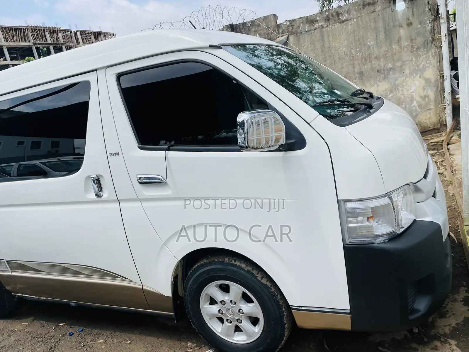 Toyota HiAce 2013 White