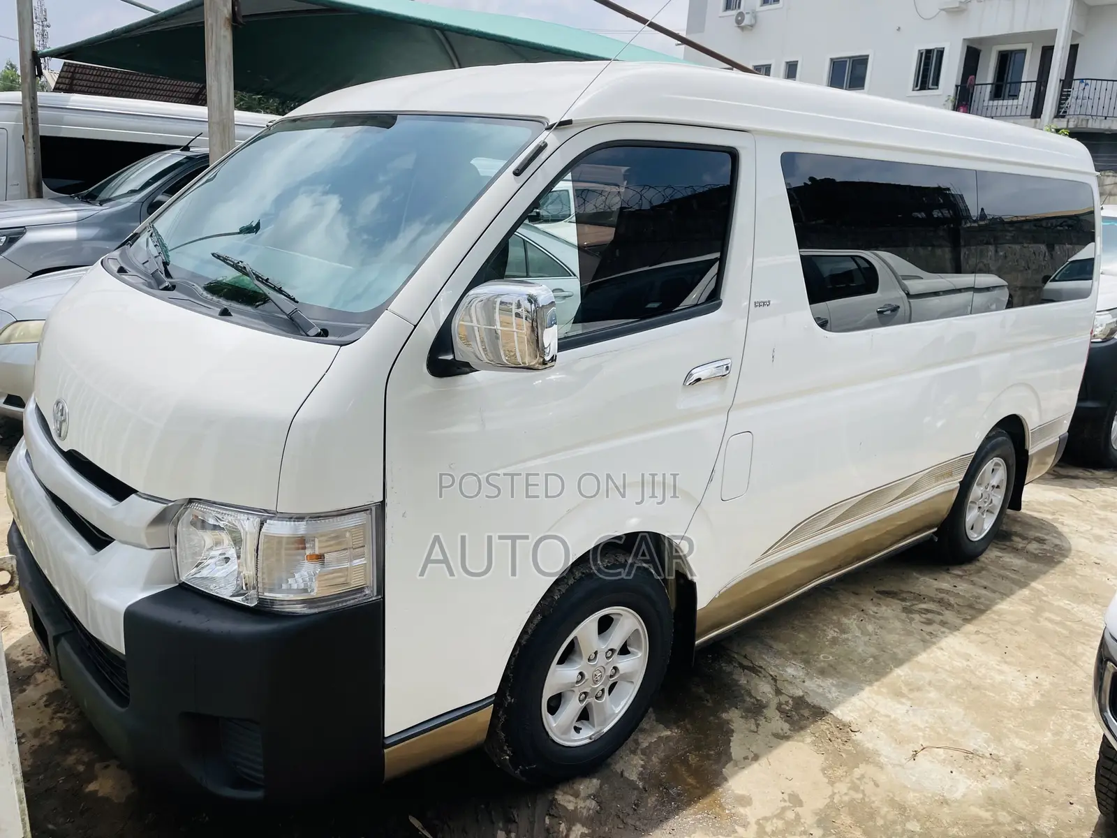 Toyota HiAce 2013 White