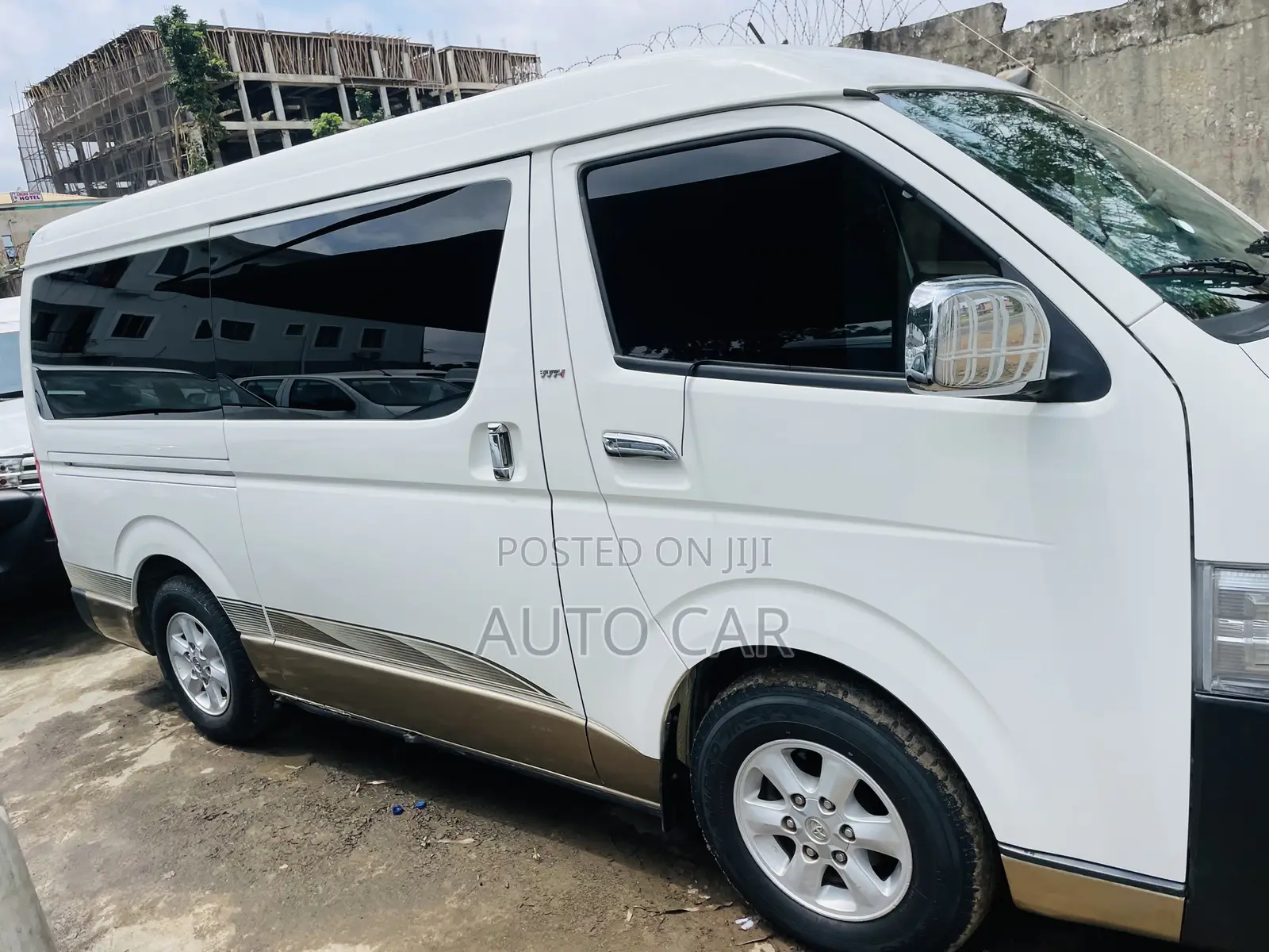 Toyota HiAce 2013 White