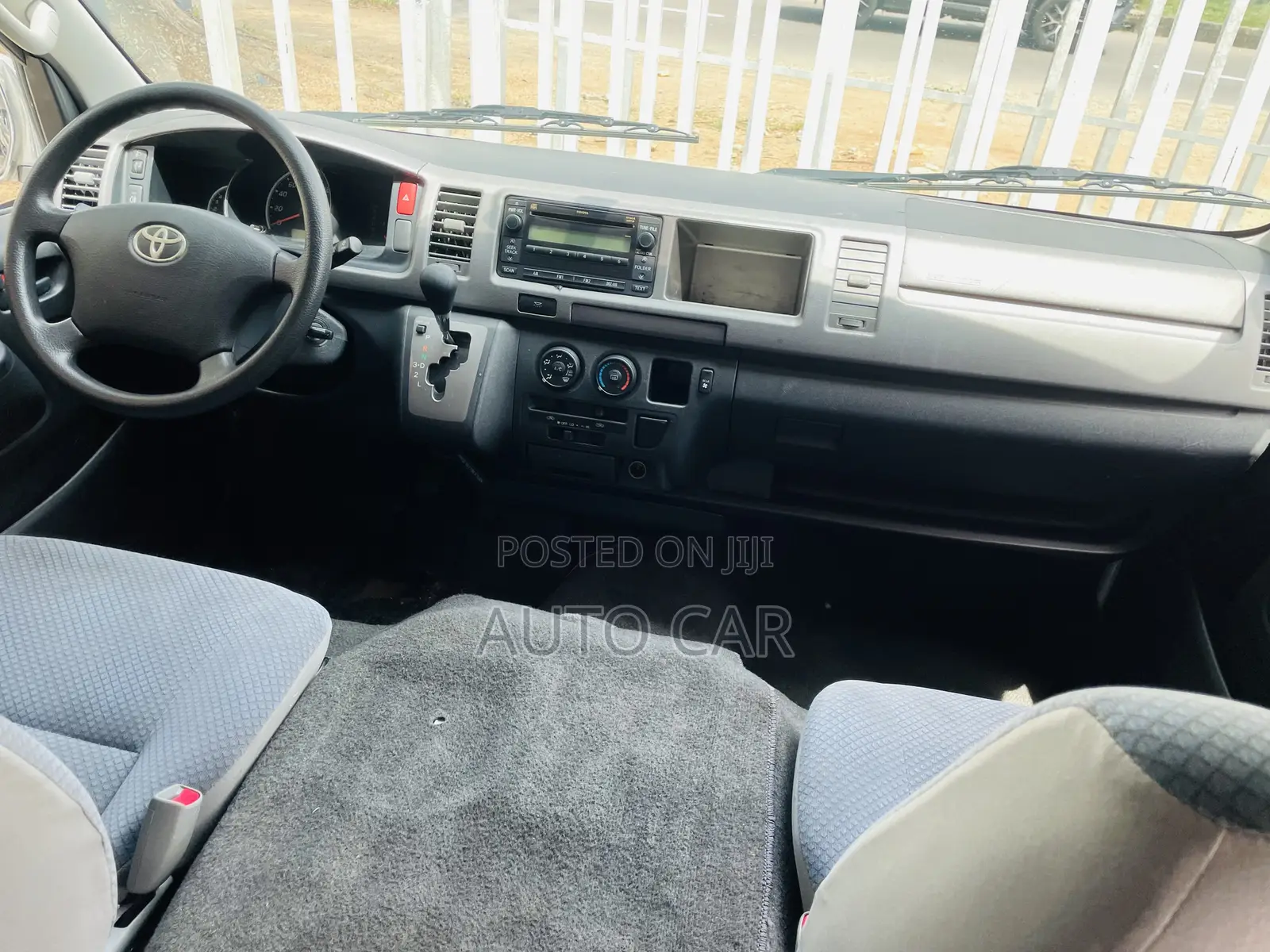 Toyota HiAce 2013 White