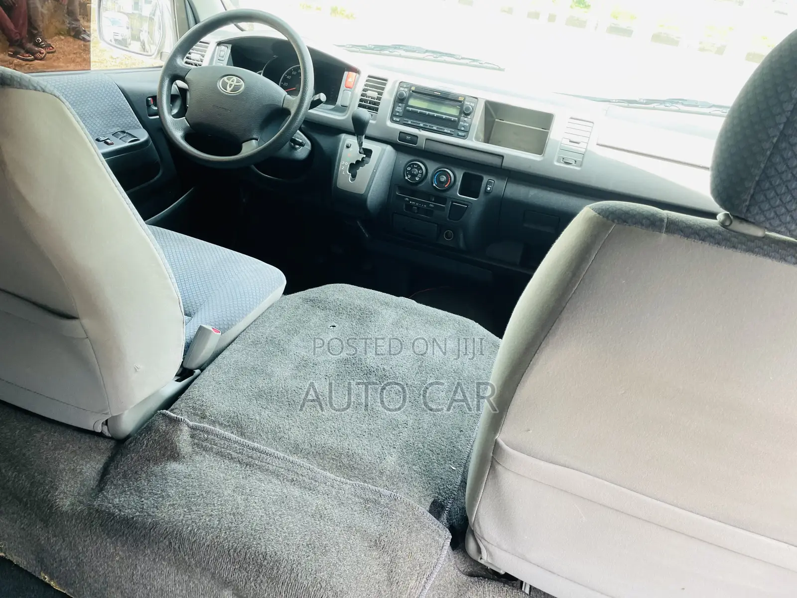 Toyota HiAce 2013 White