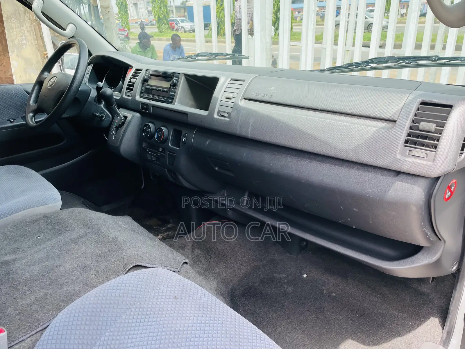 Toyota HiAce 2013 White