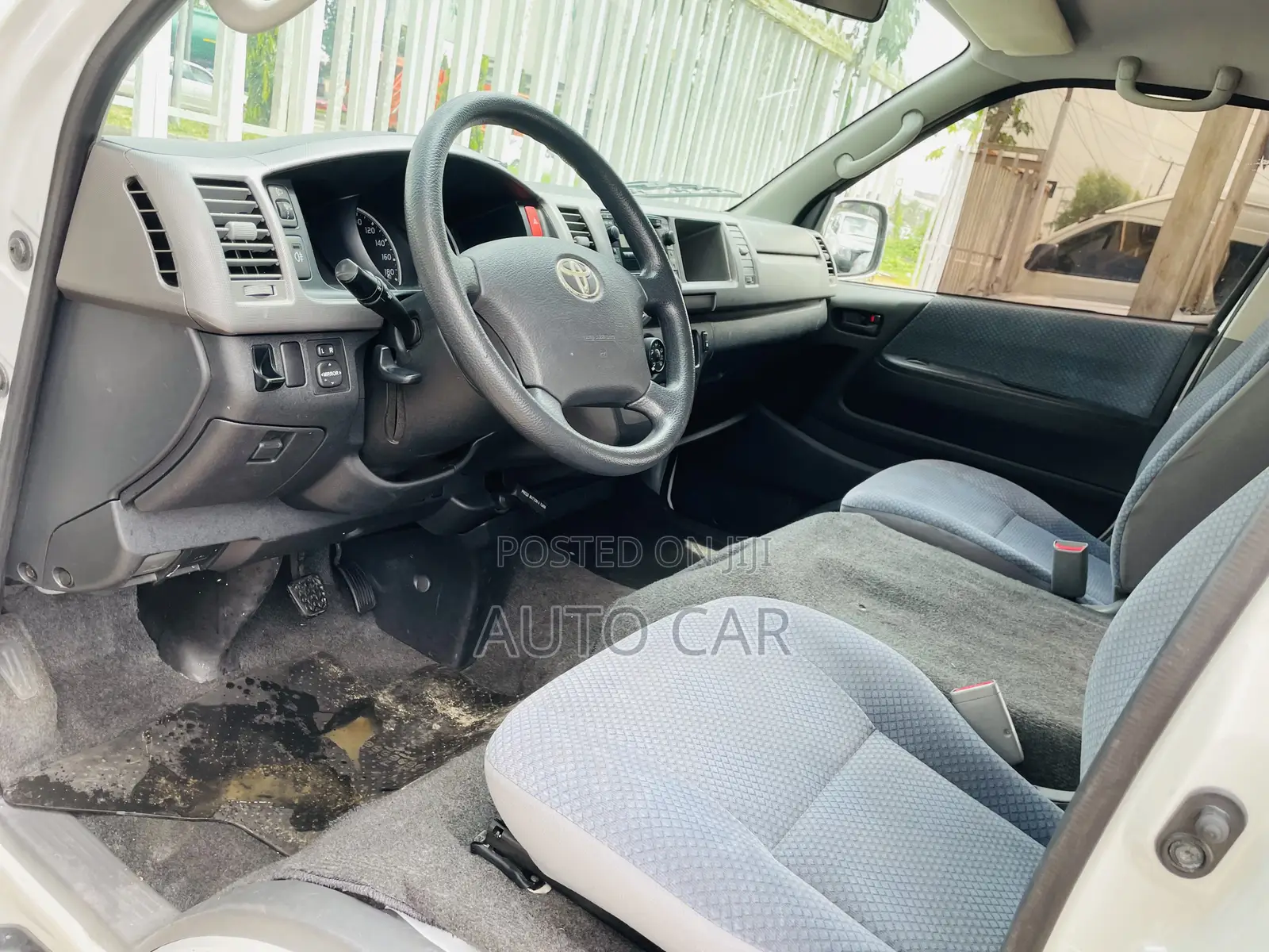 Toyota HiAce 2013 White