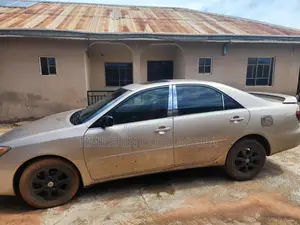 Toyota Camry 2.4 XLE 2005 Gold