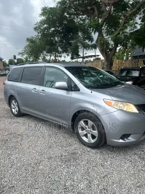 Toyota Sienna 2013 Silver