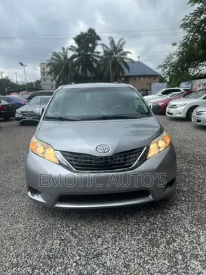 Toyota Sienna 2013 Silver