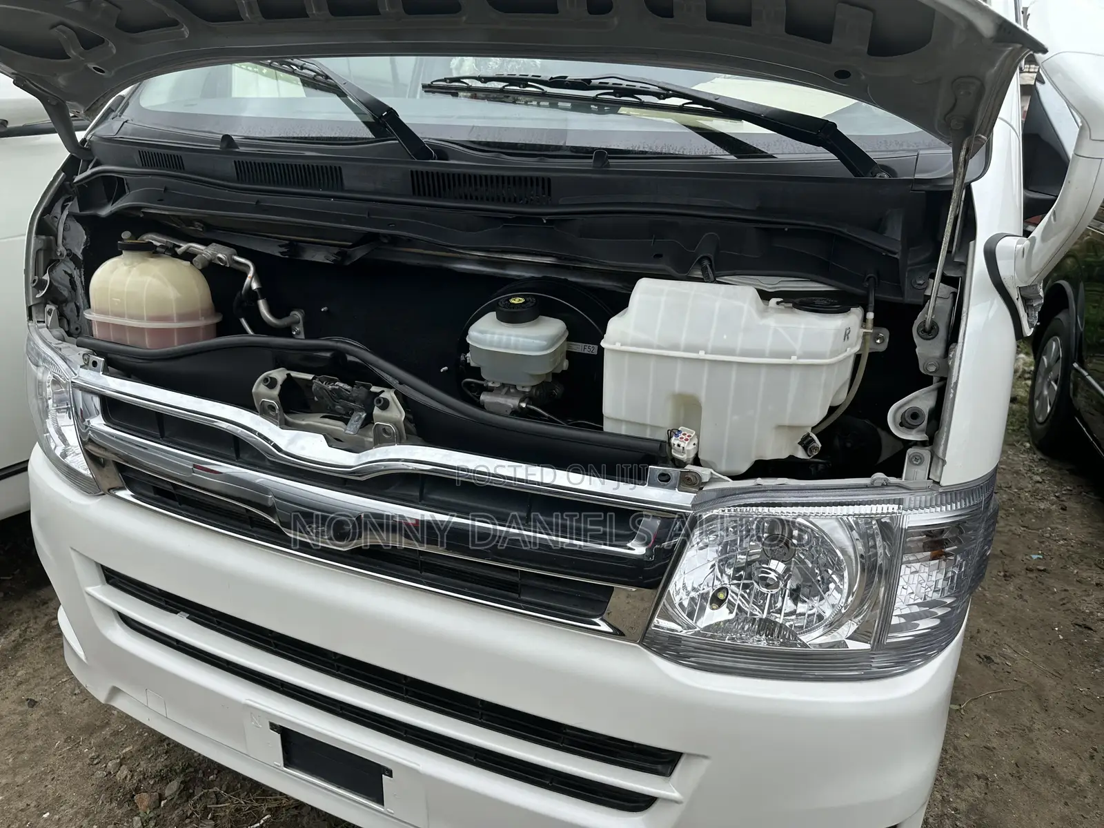 Toyota HiAce 2016 White