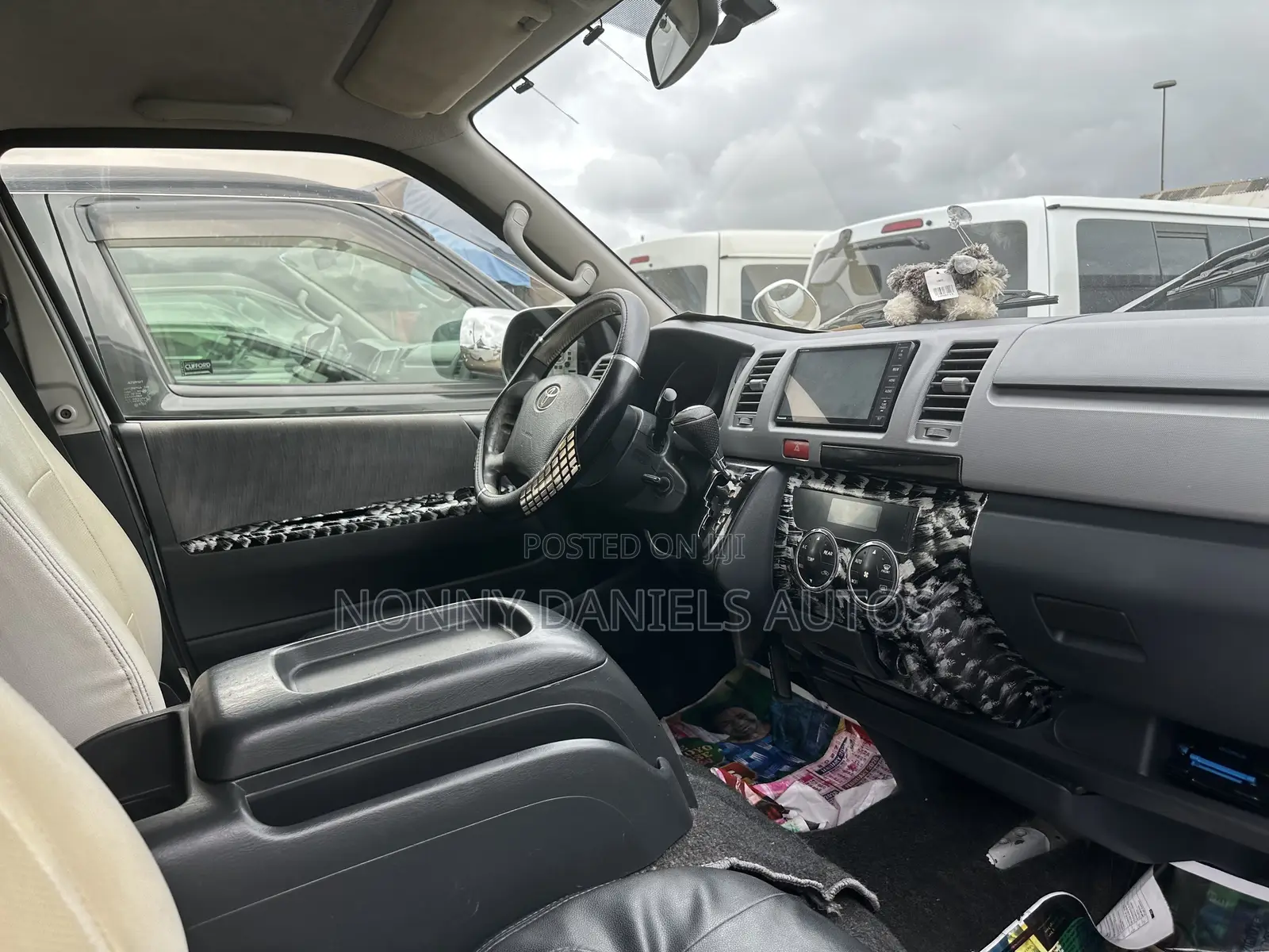 Toyota HiAce 2016 White