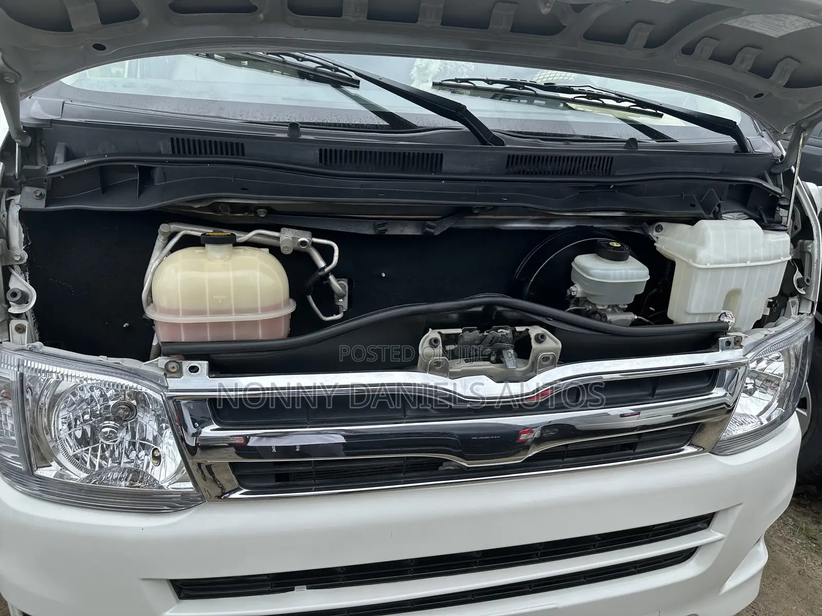 Toyota HiAce 2016 White