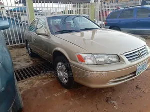 Toyota Camry LE 4dr Sedan (2.4L 4cyl 5M) 2002 Gold