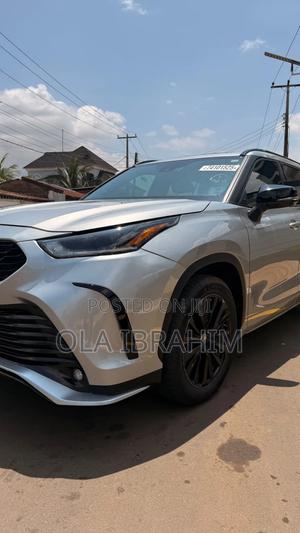 Toyota Highlander 2023 Silver