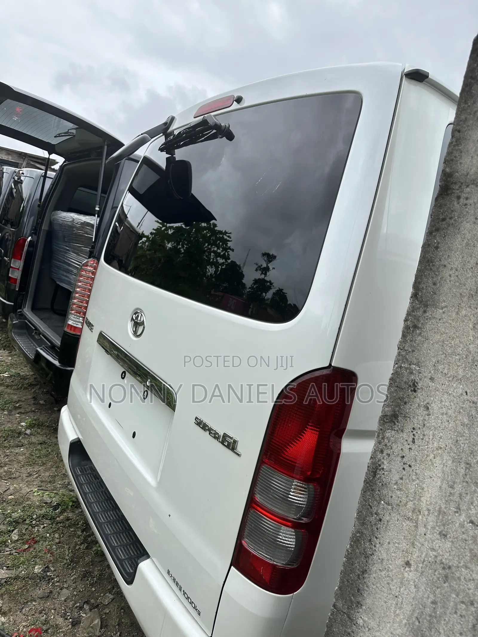 Toyota HiAce 2016 White