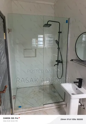 Hinge Shower Cubicle