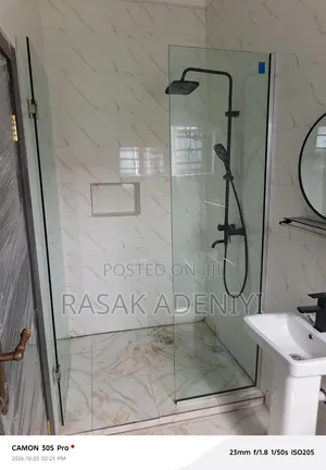Hinge Shower Cubicle