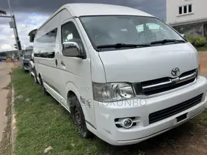 Toyota HiAce 2012 White