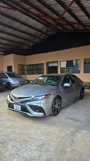 Toyota Camry 2020 Silver
