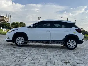 Toyota Yaris 1.5 Sedan L 2020 White
