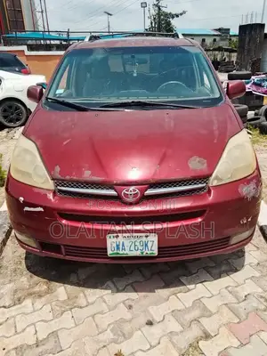 Toyota Sienna 2005 Red