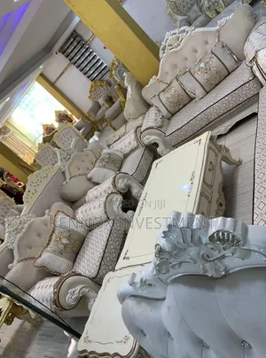 Topnotch Quality Complete Set Royal China Sofa.
